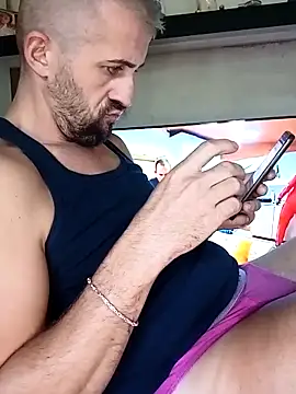 Snapshot of GrofLicno chatting on November 5, 11:54 am GrofLicno online show from November 5, 11:54 am