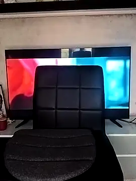 Snapshot of GrofLicno chatting on November 18, 10:52 am GrofLicno online show from November 18, 10:52 am