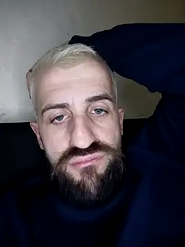 Snapshot of GrofLicno chatting on December 14, 12:38 am GrofLicno online show from December 14, 12:38 am