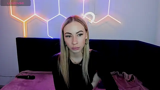 Snapshot of Diana_Garrett chatting on February 8, 8:42 am Diana Garrett online show from February 8, 8:42 am