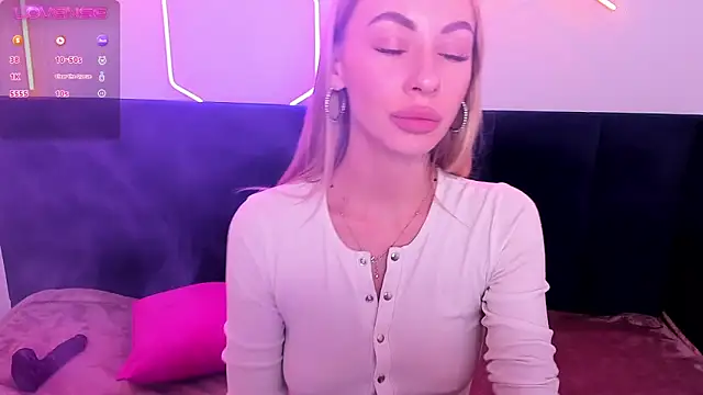 Snapshot of Diana_Garrett chatting on February 8, 11:55 am Diana Garrett online show from February 8, 11:55 am