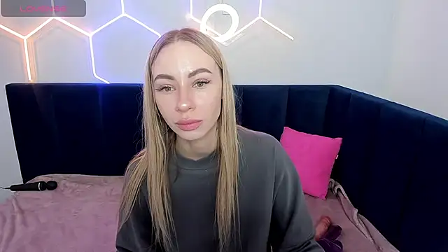 Snapshot of Diana_Garrett chatting on February 13, 8:48 am Diana Garrett online show from February 13, 8:48 am