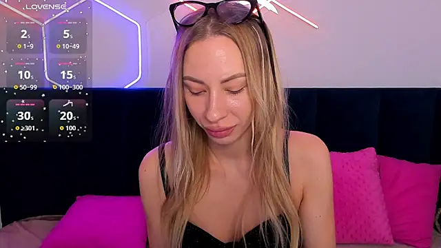 Snapshot of Diana_Garrett chatting on October 10, 1:37 am Diana Garrett online show from October 10, 1:37 am