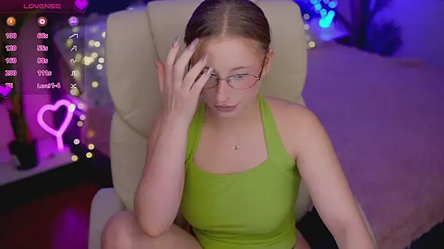 SilverrMoon online show from December 2, 7:42 pm