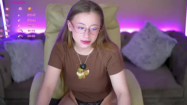 SilverrMoon online show from April 24, 6:38 am