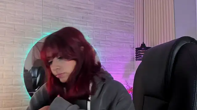 cloe  palmer online show from December 5, 12:22 pm