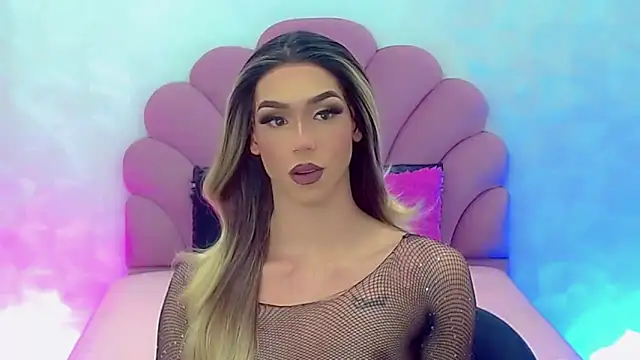 Snapshot of briana_sex32 chatting on January 18, 4:37 am briana sex32 online show from January 18, 4:37 am