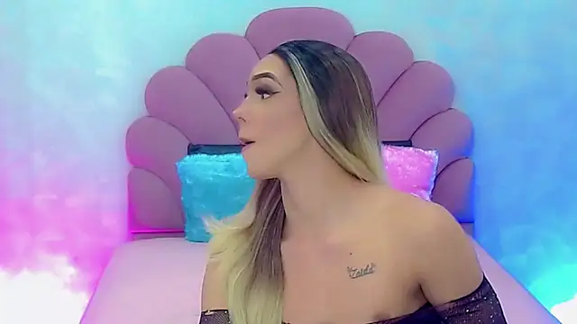 Snapshot of briana_sex32 chatting on January 22, 4:02 pm briana sex32 online show from January 22, 4:02 pm