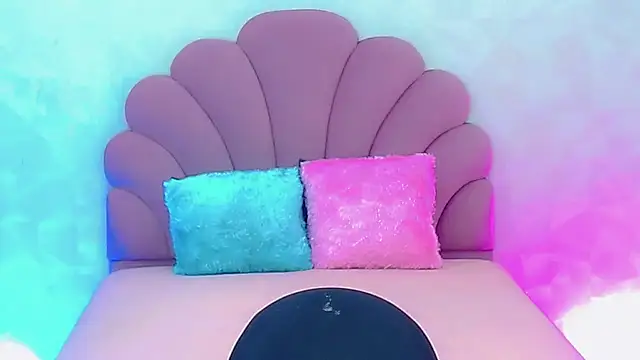 Snapshot of briana_sex32 chatting on January 24, 7:30 am briana sex32 online show from January 24, 7:30 am