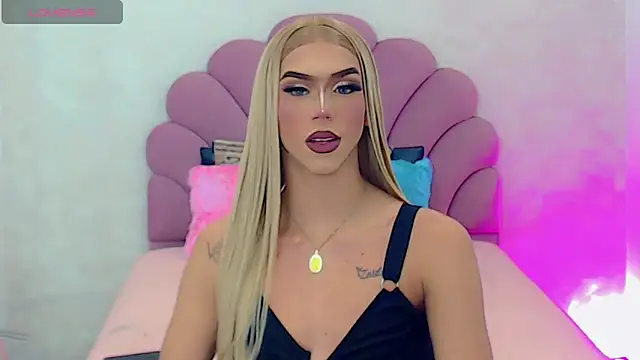 Snapshot of briana_sex32 chatting on February 20, 3:45 am briana sex32 online show from February 20, 3:45 am