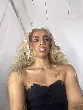 Snapshot of briana_sex32 chatting on November 27, 2:41 pm briana sex32 online show from November 27, 2:41 pm