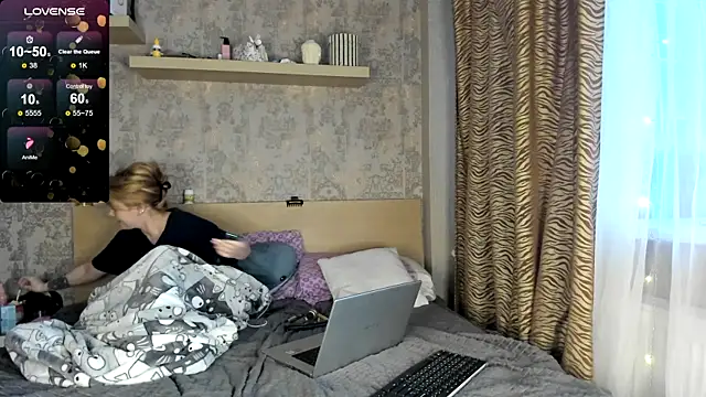 Snapshot of purebeautie13 chatting on January 16, 10:10 am purebeautie13 online show from January 16, 10:10 am