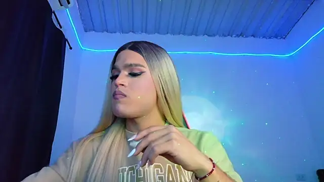 AllisonsweetZ online show from November 12, 8:19 pm