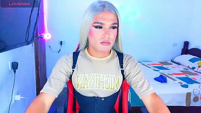 AllisonsweetZ online show from April 7, 4:18 pm