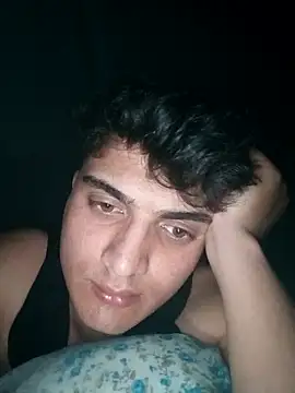 Snapshot of boy_3835 chatting on March 15, 4:02 am boy 3835 online show from March 15, 4:02 am