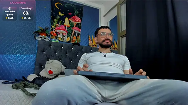 leondevereda online show from March 17, 1:57 am