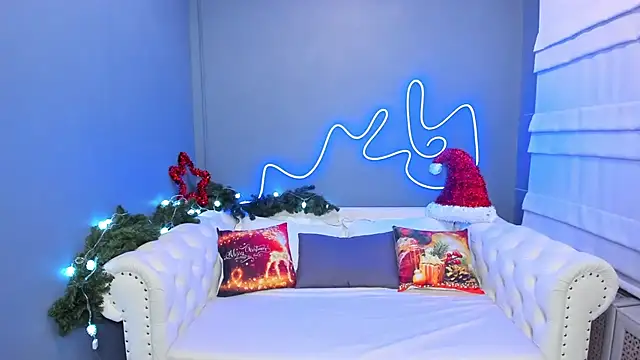 Snapshot of rock_n_roxy chatting on January 2, 1:17 am rock n roxy online show from January 2, 1:17 am