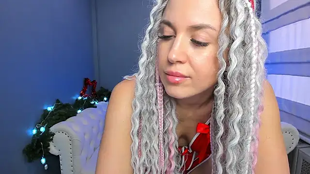 Snapshot of rock_n_roxy chatting on January 2, 4:20 am rock n roxy online show from January 2, 4:20 am