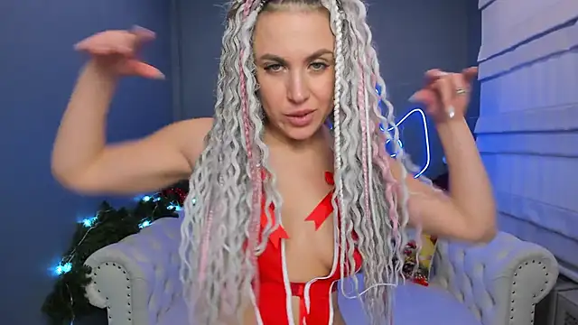 Snapshot of rock_n_roxy chatting on January 4, 4:33 am rock n roxy online show from January 4, 4:33 am