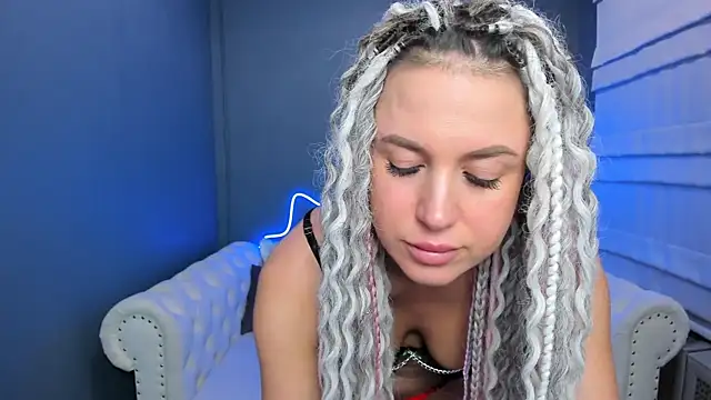 Snapshot of rock_n_roxy chatting on January 8, 1:11 am rock n roxy online show from January 8, 1:11 am