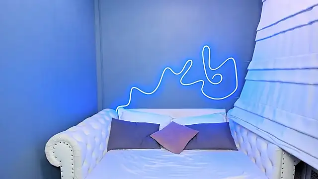 Snapshot of rock_n_roxy chatting on January 9, 1:18 am rock n roxy online show from January 9, 1:18 am