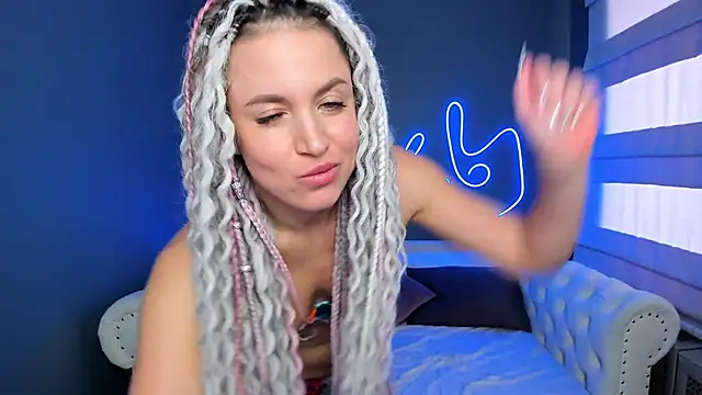 Snapshot of rock_n_roxy chatting on January 10, 5:05 am rock n roxy online show from January 10, 5:05 am