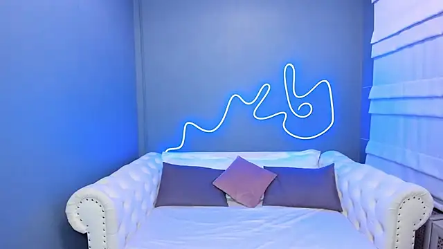 Snapshot of rock_n_roxy chatting on January 11, 1:59 am rock n roxy online show from January 11, 1:59 am