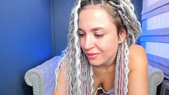 Snapshot of rock_n_roxy chatting on January 11, 8:11 am rock n roxy online show from January 11, 8:11 am