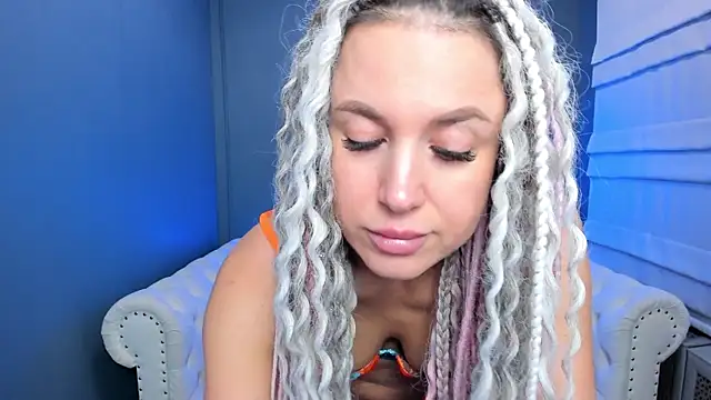 Snapshot of rock_n_roxy chatting on January 15, 1:23 am rock n roxy online show from January 15, 1:23 am