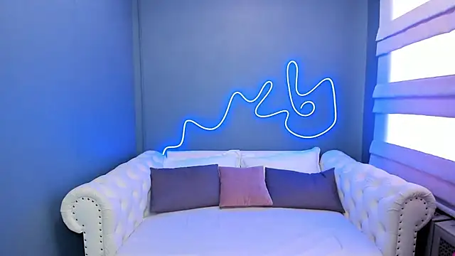 Snapshot of rock_n_roxy chatting on January 16, 5:11 am rock n roxy online show from January 16, 5:11 am