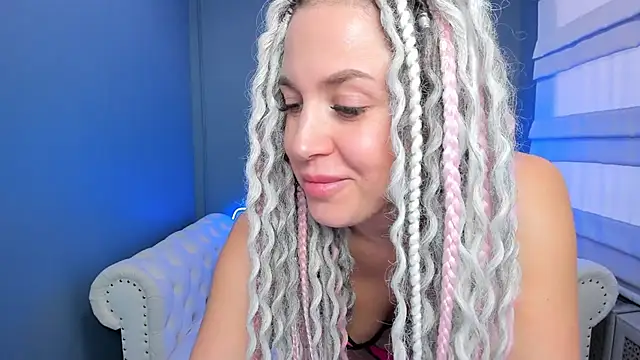 Snapshot of rock_n_roxy chatting on January 21, 8:08 am rock n roxy online show from January 21, 8:08 am