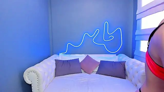 Snapshot of rock_n_roxy chatting on January 23, 8:25 am rock n roxy online show from January 23, 8:25 am