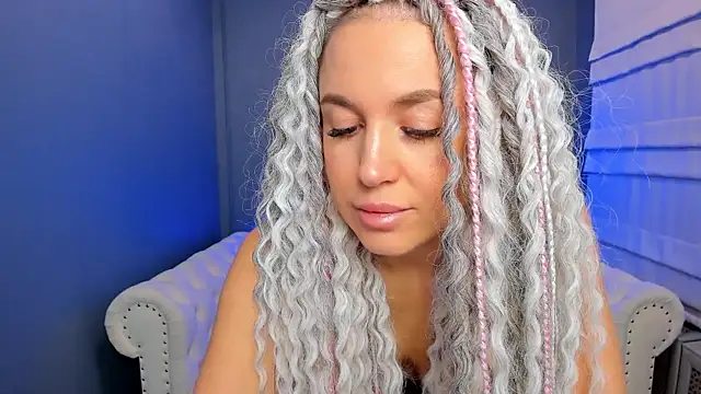 Snapshot of rock_n_roxy chatting on January 25, 2:04 am rock n roxy online show from January 25, 2:04 am