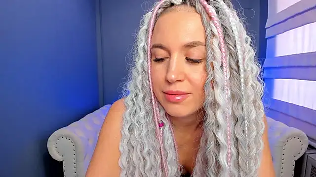 Snapshot of rock_n_roxy chatting on January 25, 5:07 am rock n roxy online show from January 25, 5:07 am