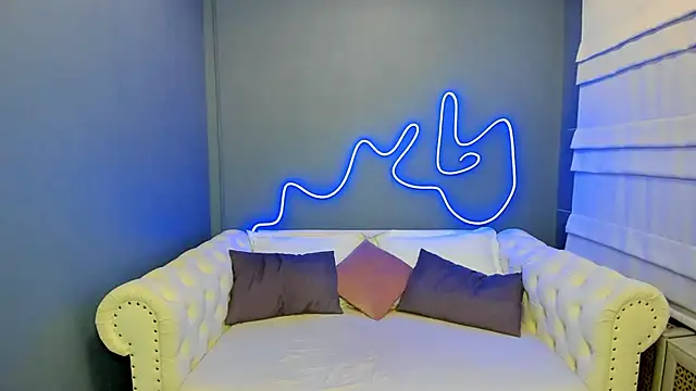 Snapshot of rock_n_roxy chatting on January 29, 1:16 am rock n roxy online show from January 29, 1:16 am