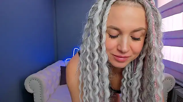 Snapshot of rock_n_roxy chatting on January 29, 5:09 am rock n roxy online show from January 29, 5:09 am