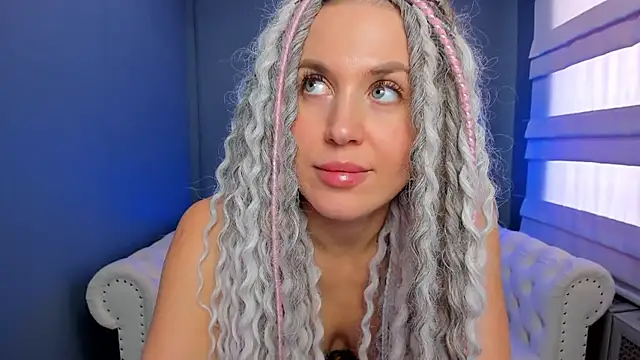 Snapshot of rock_n_roxy chatting on January 29, 8:18 am rock n roxy online show from January 29, 8:18 am