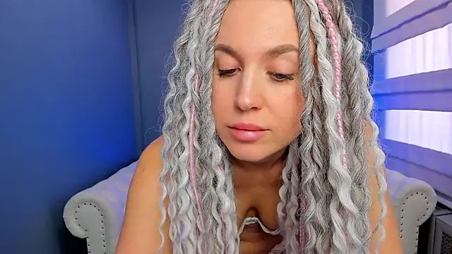 Snapshot of rock_n_roxy chatting on January 30, 5:09 am rock n roxy online show from January 30, 5:09 am