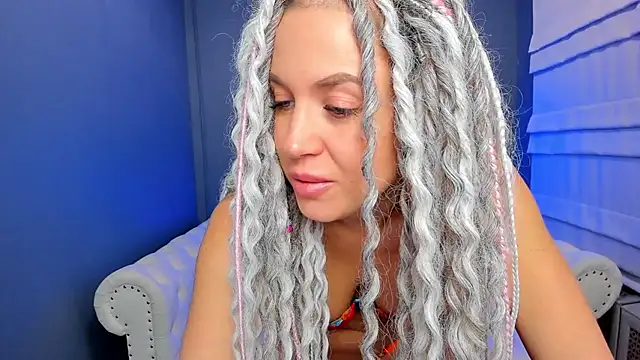 Snapshot of rock_n_roxy chatting on January 31, 1:22 am rock n roxy online show from January 31, 1:22 am