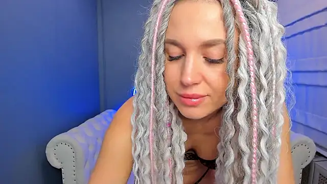 Snapshot of rock_n_roxy chatting on February 1, 1:23 am rock n roxy online show from February 1, 1:23 am