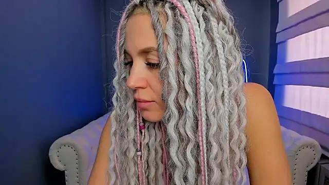 Snapshot of rock_n_roxy chatting on February 1, 4:56 am rock n roxy online show from February 1, 4:56 am