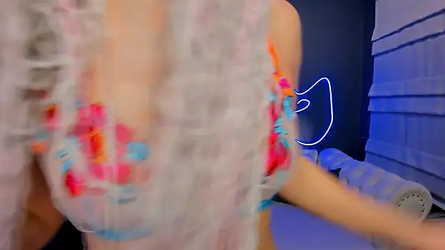 Snapshot of rock_n_roxy chatting on February 5, 1:15 am rock n roxy online show from February 5, 1:15 am