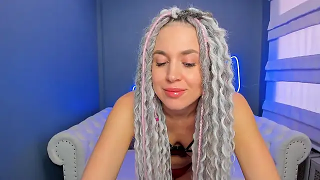 Snapshot of rock_n_roxy chatting on February 13, 5:05 am rock n roxy online show from February 13, 5:05 am