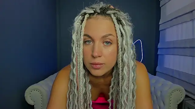 Snapshot of rock_n_roxy chatting on March 6, 1:48 am rock n roxy online show from March 6, 1:48 am