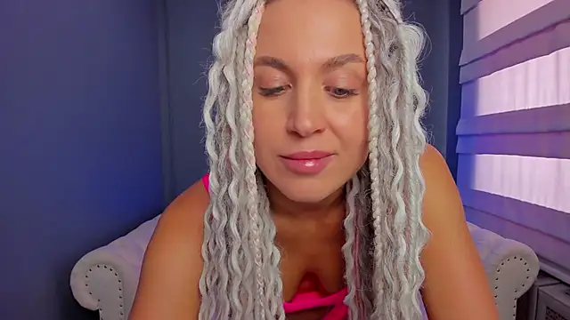 Snapshot of rock_n_roxy chatting on March 6, 5:14 am rock n roxy online show from March 6, 5:14 am