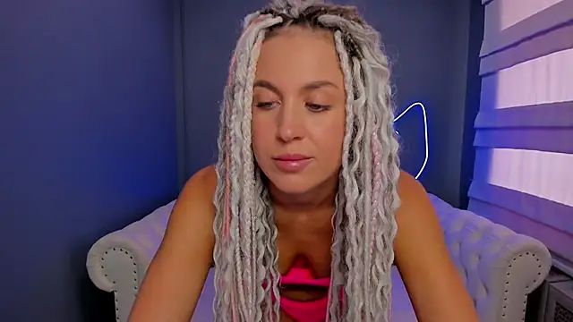 Snapshot of rock_n_roxy chatting on March 7, 7:41 am rock n roxy online show from March 7, 7:41 am