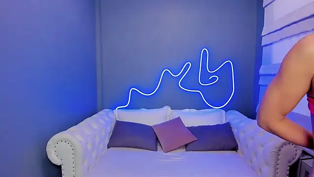 Snapshot of rock_n_roxy chatting on March 11, 1:26 am rock n roxy online show from March 11, 1:26 am