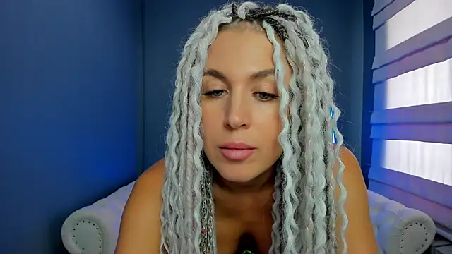 Snapshot of rock_n_roxy chatting on March 11, 4:54 am rock n roxy online show from March 11, 4:54 am