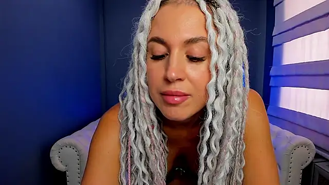 Snapshot of rock_n_roxy chatting on March 11, 7:58 am rock n roxy online show from March 11, 7:58 am