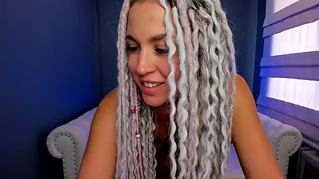 Snapshot of rock_n_roxy chatting on March 13, 9:54 am rock n roxy online show from March 13, 9:54 am